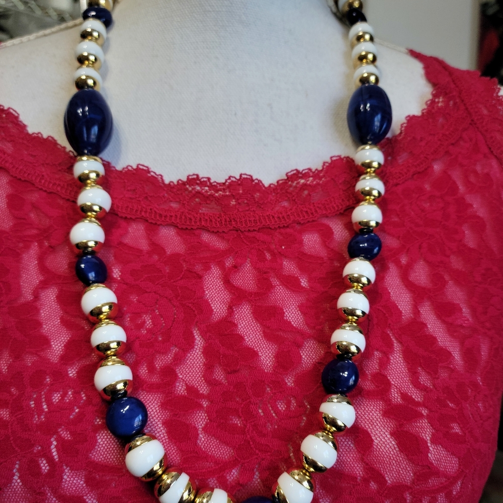 VINTAGE ALL HAND CRAFTED BEAUTIFUL BIG STATEMENT NECKLACE 32 INCHES LONG